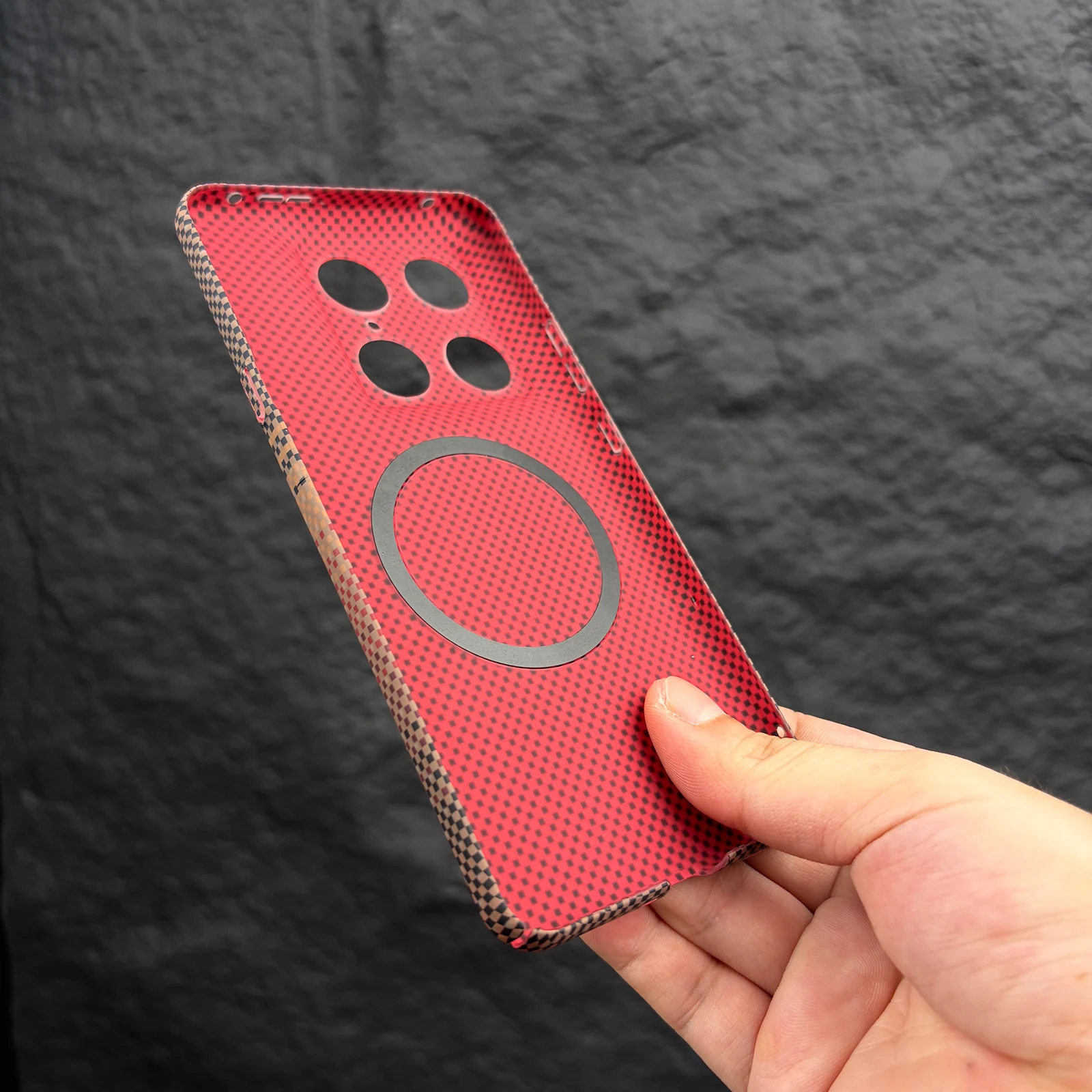 Фото Магнитный чехол Motorola Signature с градиентным точечным узором, легкий и тонкий, из поликарбоната, для Motorola Edge 70 Ultra. №4