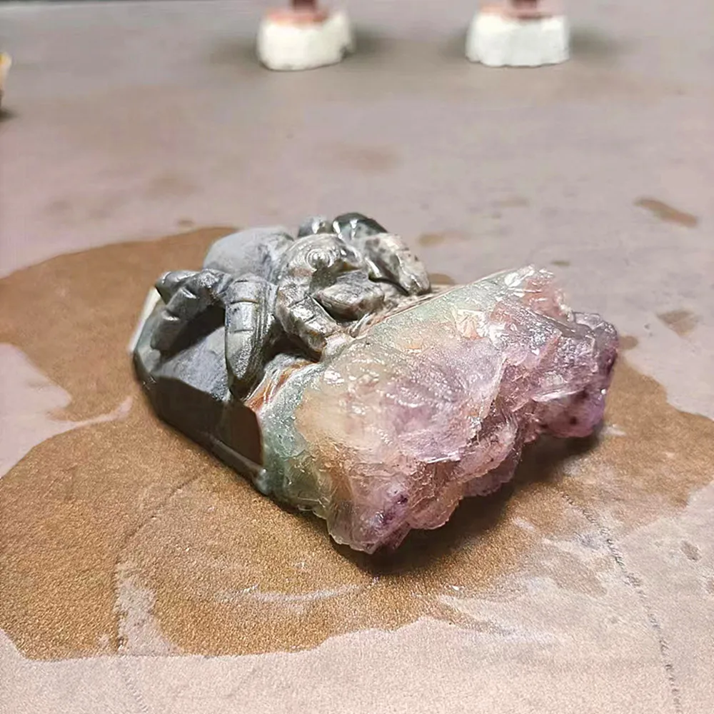 

Хрустальные статуи гanyi паук, ящерица, змея