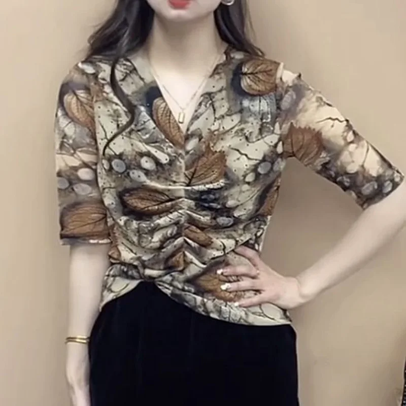 

2023 New Summer Fashion Trend Commuting Simple Mesh Splice V-neck Pleated Print Covers the Belly and Shows a Slim Style Shirt