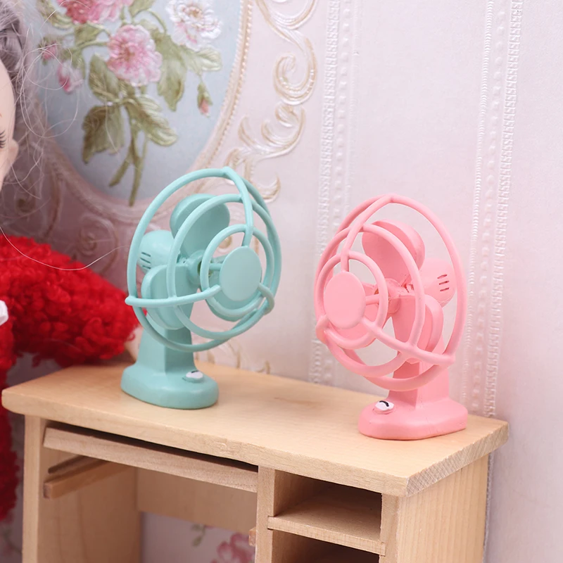 

1PC Doll House Mini Retro Fan Desktop Fan Dolls House Living Room Bed Room Furniture Model Life Scene Decoration Resin Crafts