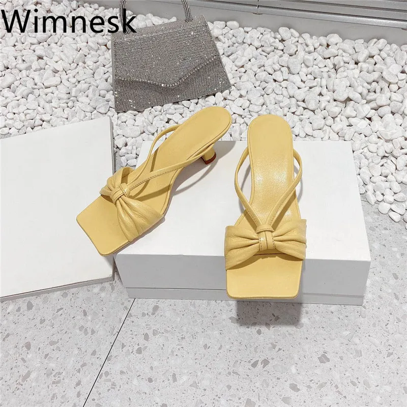 

Летние Новые квадратные женские тапочки, женские туфли из натуральной кожи с узлом-бабочкой, красивые модные тапочки на высоком каблуке