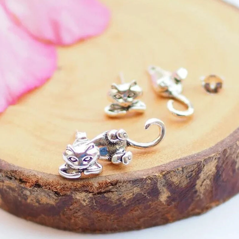 

Fashion Creative Hip-hop Small Fox Kitten Pierced Female Earring Personalized Cute Animal Earrings Wholesale ER22Y0360