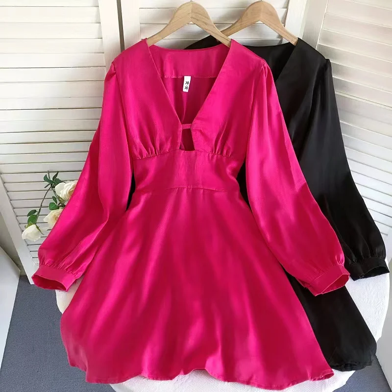 

Deep V-neck Hollow Satin Dress Women's 2022 Early Autumn New High Waisted Thin Long Sleeved Solid Color Short Dress