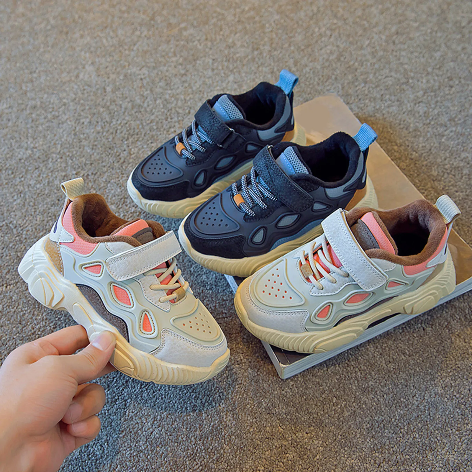 

Fashion Autunmn Winter Children Sports Shoes Girls Boys Run Soft Warm Flat Bottom Non Slip Hook Loop Color Large Size Shoes