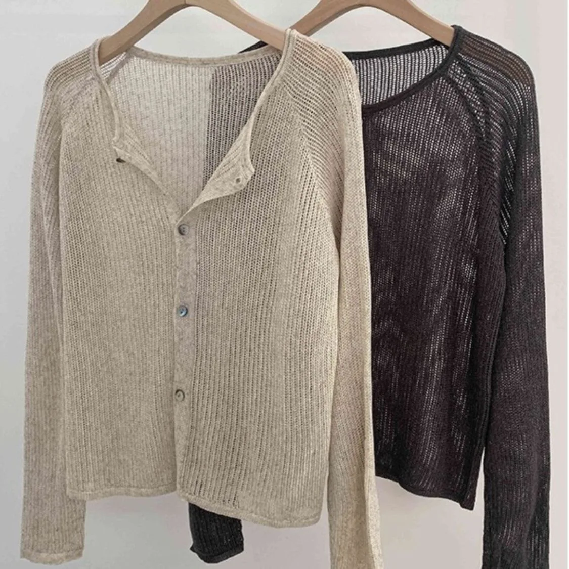 Женский трикотажный кардиган однотонный тонкий с длинным рукавом на пуговицах