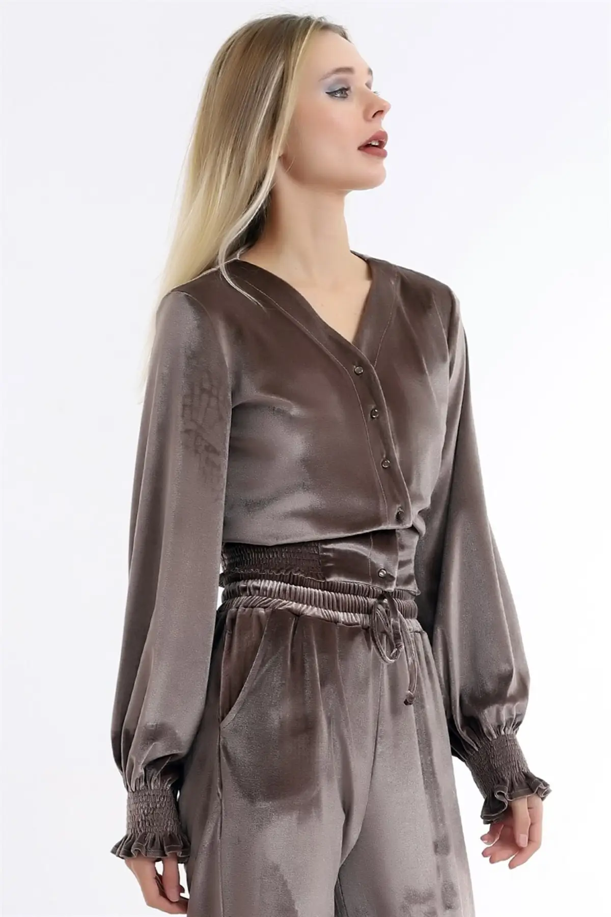 Рисунок 4 - Женская стильная бархатная блуза