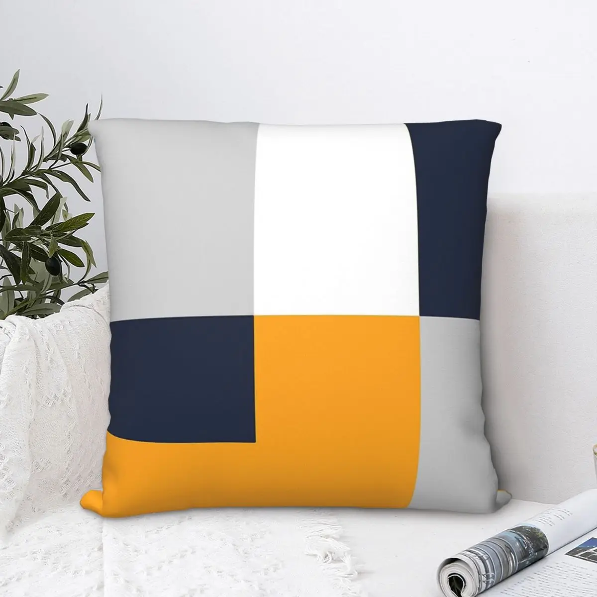 

Декоративная подушка в современном стиле, цвет темно-серый и желтый