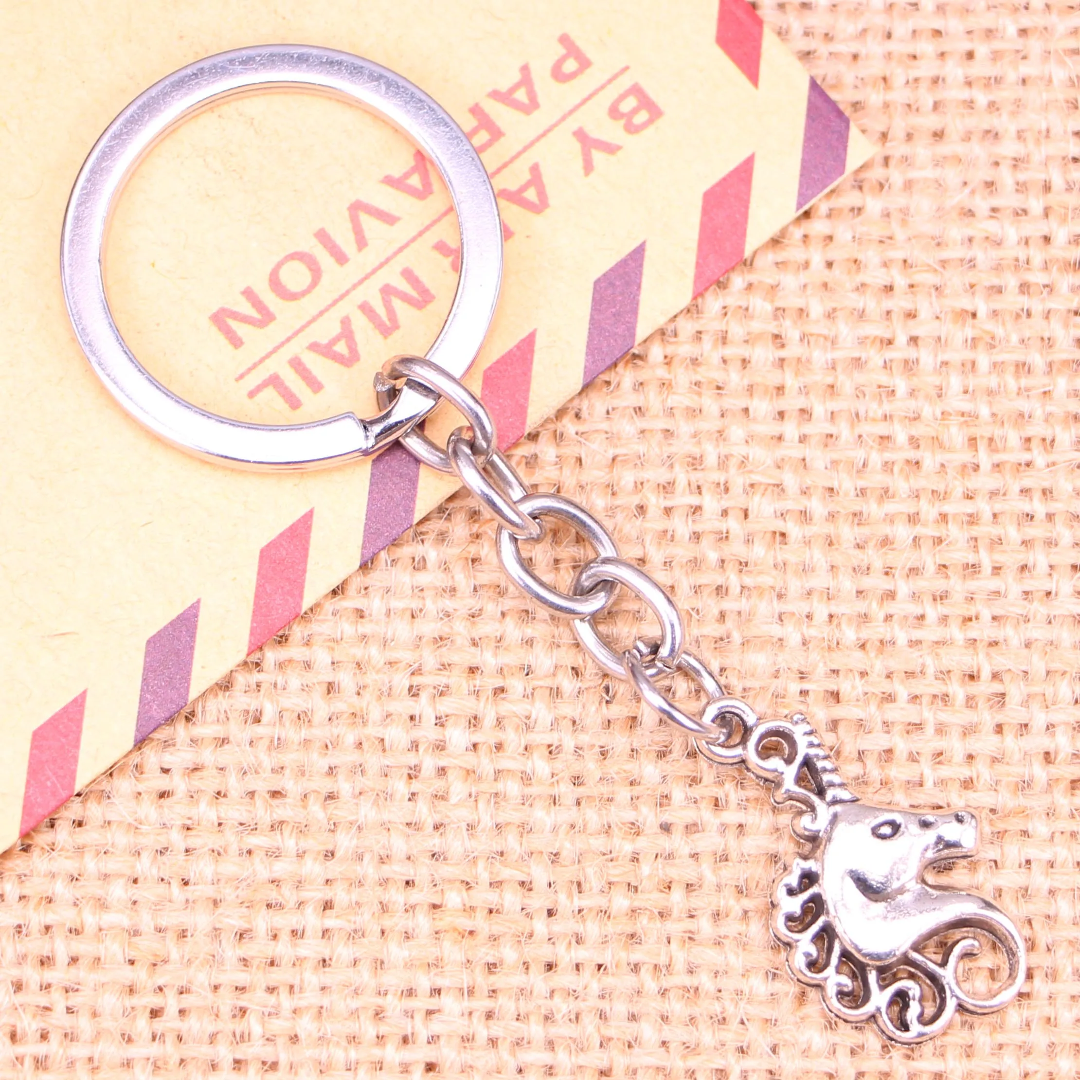 

20pcs New Fashion Keychain 26x15mm horse head Pendants DIY Men Jewelry Car Key Chain Ring Holder Souvenir For Gift