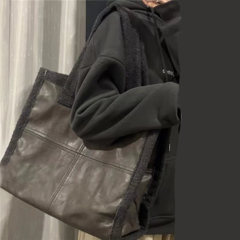 Autumn and Winter Bag Women 2023 New Small and Large Capacity One Shoulder Handheld Wool Bag Versatile Lamb Plush Tote Bag Bags