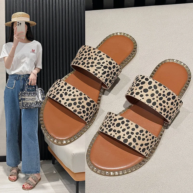 

Женские мягкие тапочки на низком каблуке, пляжные шлепанцы леопардовой расцветки на плоской подошве, Нескользящие тапочки из ПУ кожи, лето 2023