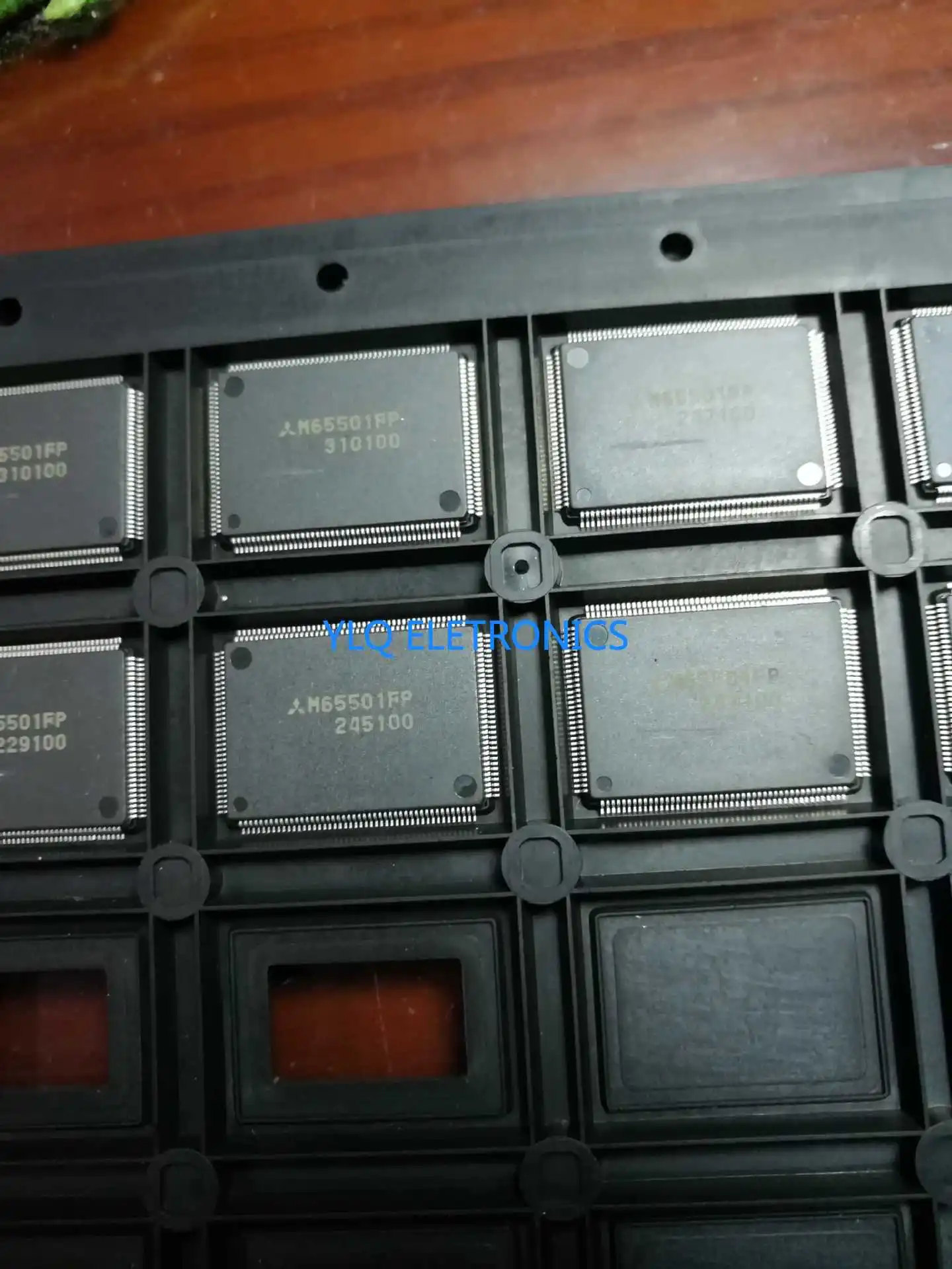 

Оригинальный новый чип интегральной схемы M65501FP