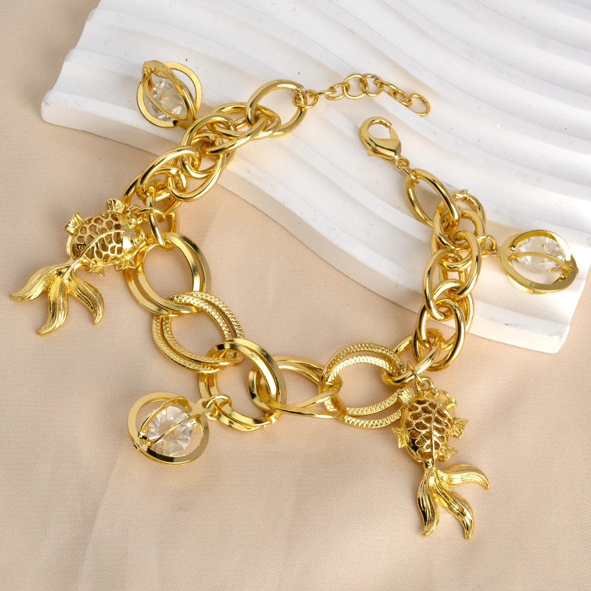 

Fashion Gold Bracelet Plated Small Goldfish Charms Bracelets For Women Adjustable Hand Link Chain Engagement Party Female Gift