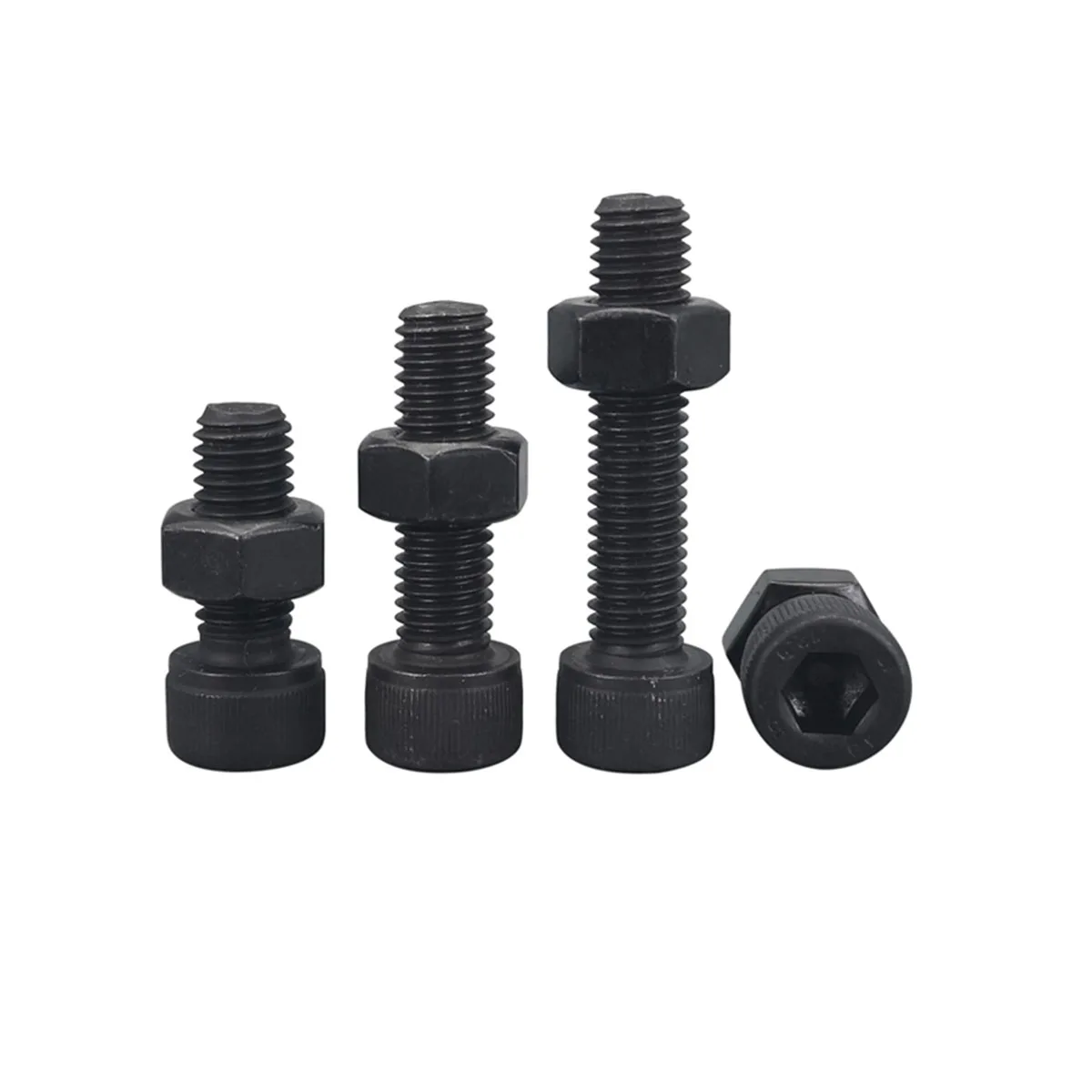 Рисунок 2 - Набор черных болтов и гаек M3M4M5 класса 12