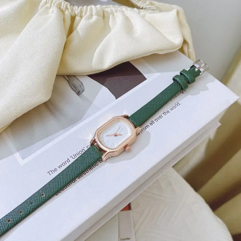 Женские кварцевые часы с прямоугольным циферблатом и кожаным ремешком | Наручные