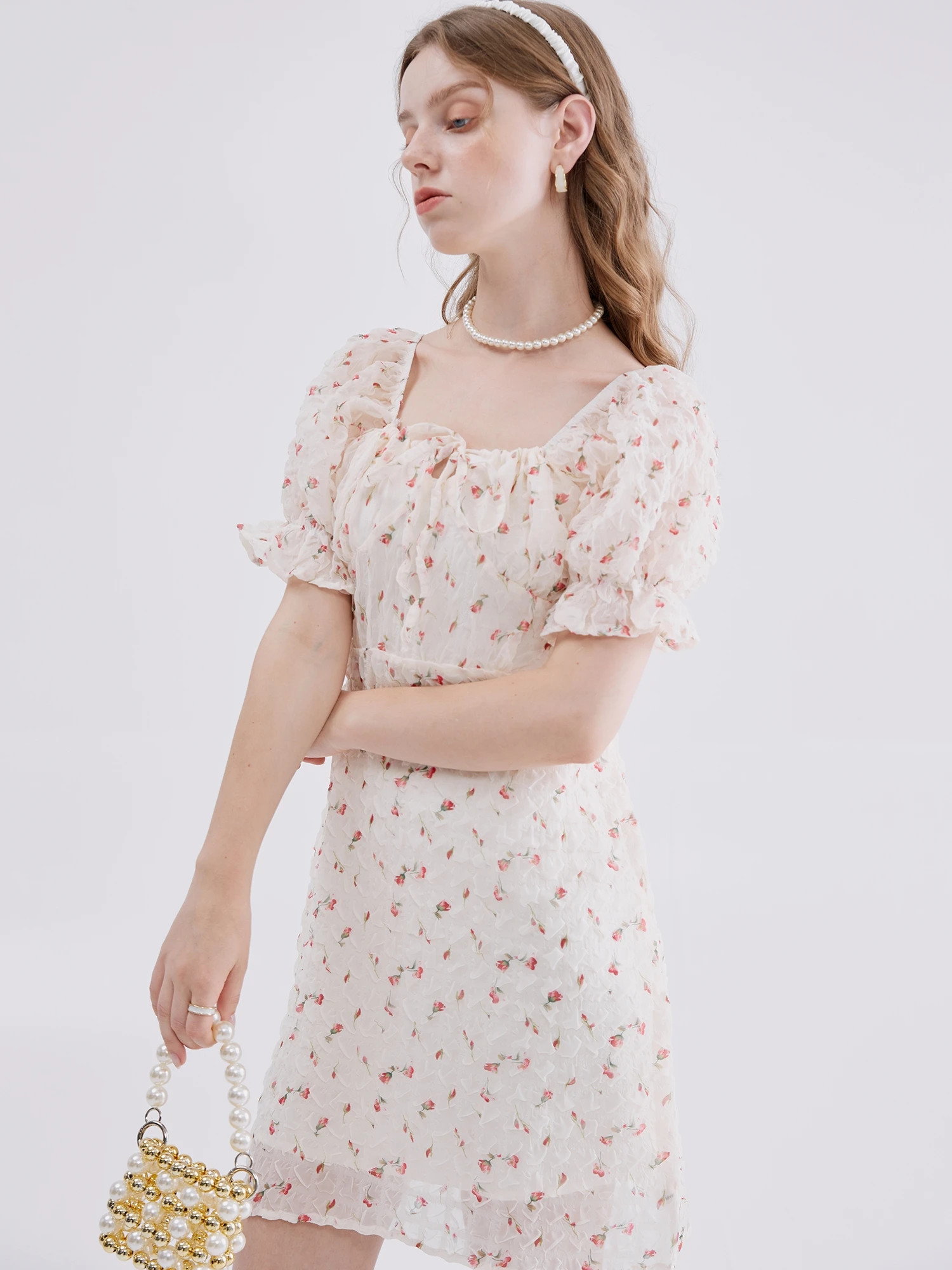 

Платье-мини летнее с цветочным принтом, в винтажном стиле