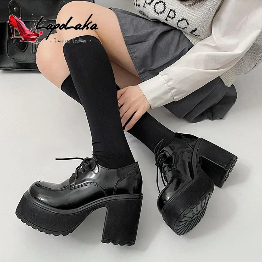 Женские лакированные туфли-лодочки LapoLaka, черные туфли на высоком массивном каблуке, с круглым носком и ремешком с пряжкой, 2022