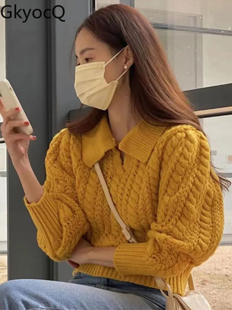 

Женский осенне-зимний Свободный Повседневный однотонный вязаный свитер в стиле ретро с отложным воротником и льняным узором, короткий топ ...