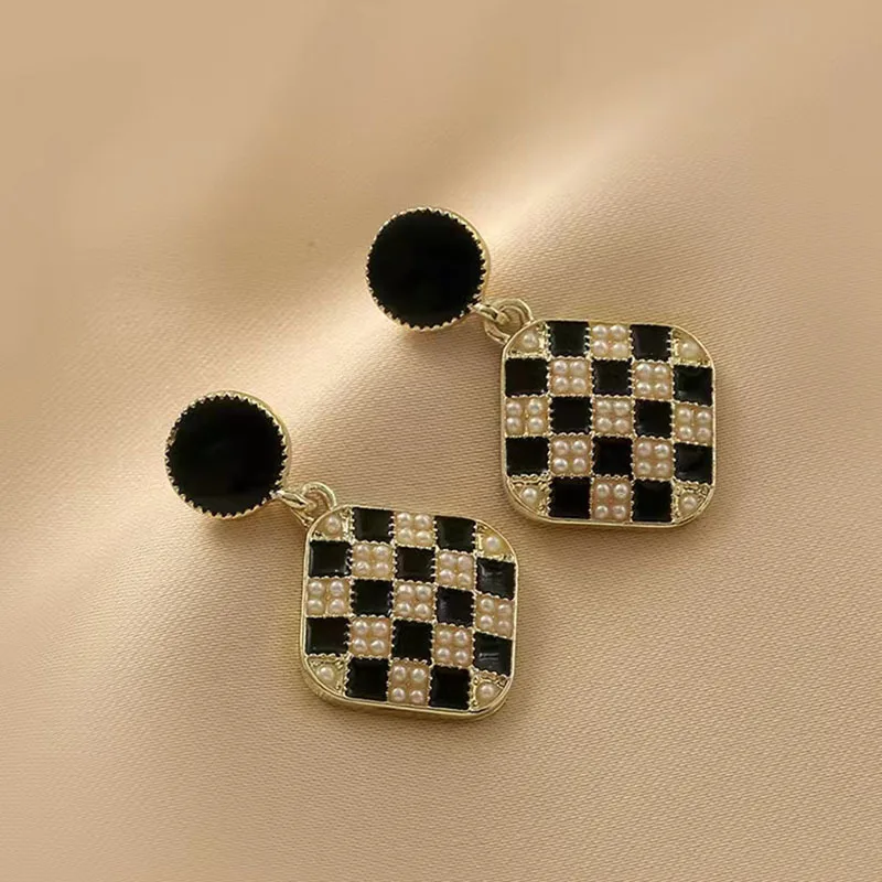 

Fashion Black White Checkerboard Geometric Square Drop Earrings for Women Trend 2023 New Pearl Earrings Korean Jewelry Brincos