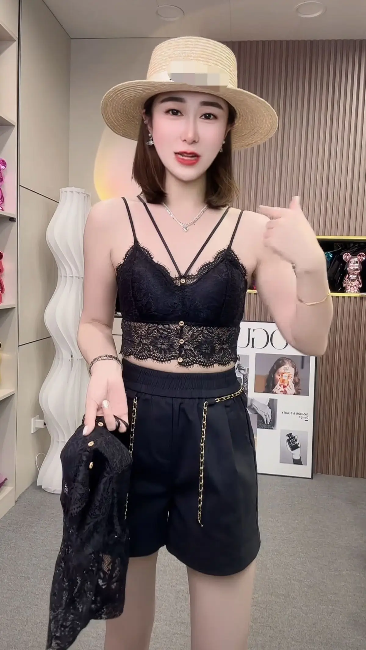 Лето 2024 новая мода с накладкой на грудь французское кружево красивой спинкой