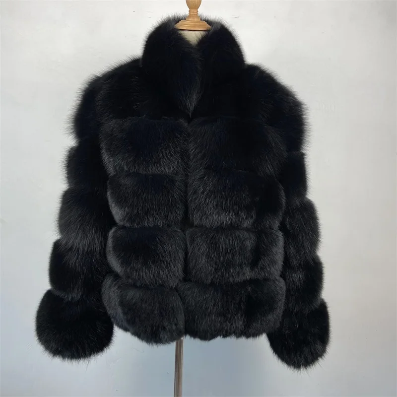 

Женское зимнее теплое пальто с воротником-стойкой из натурального меха лисы енота и чернобурки