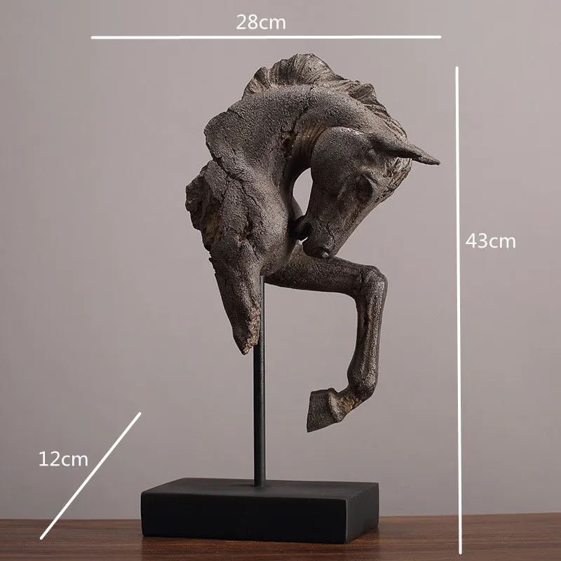 

Статуэтка лошади из резины