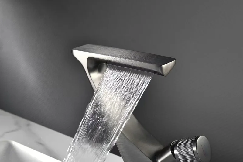 Роскошный латунный смеситель для раковины с водопадом современный одним