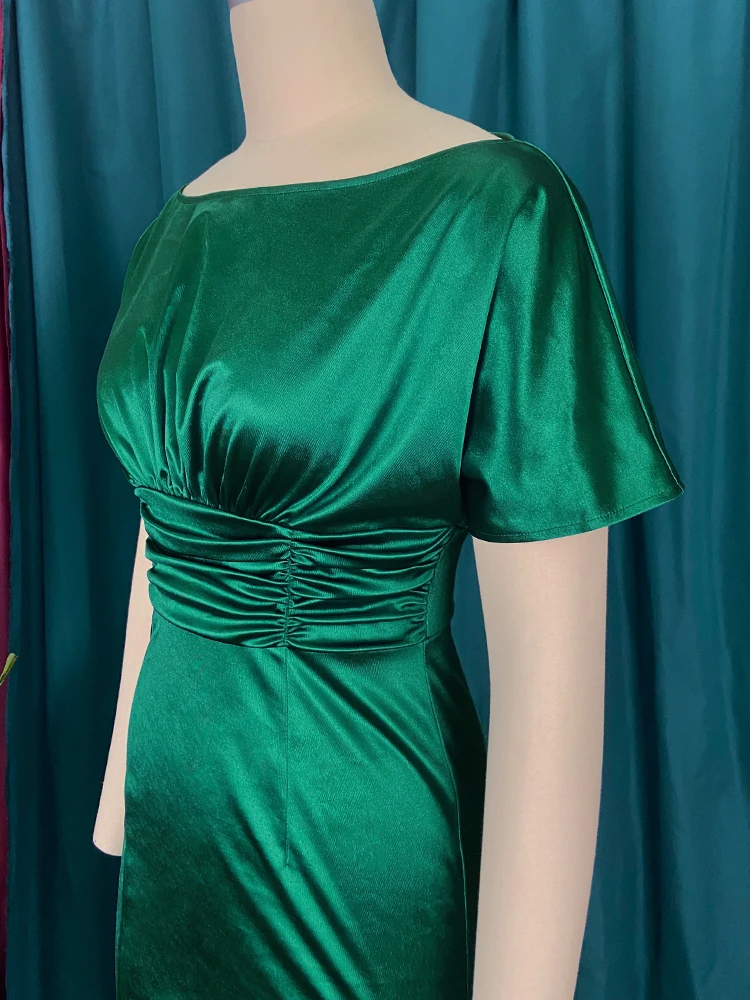 Платье женское вечернее атласное с открытыми плечами коротким рукавом и высокой