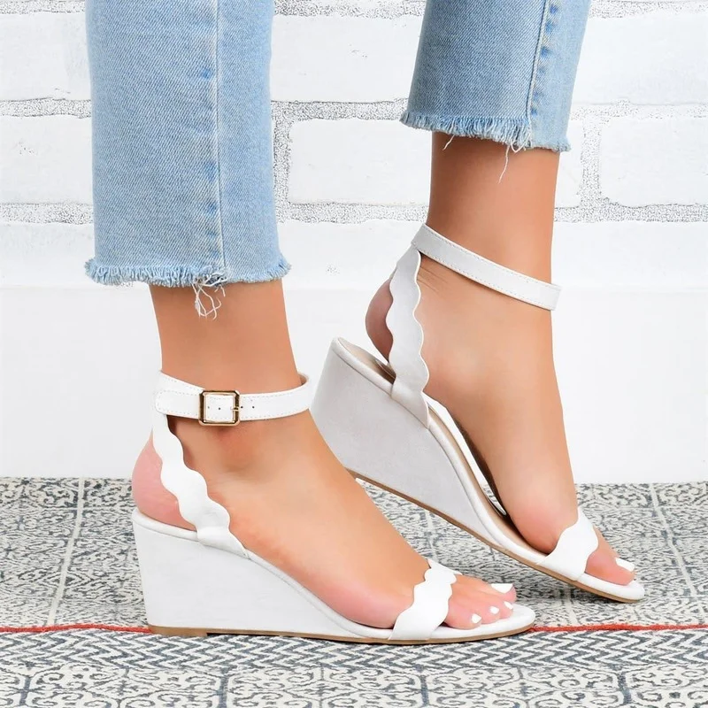 

Босоножки женские универсальные на высоком каблуке, пикантные сандалии на танкетке, большой размер, лето 2022