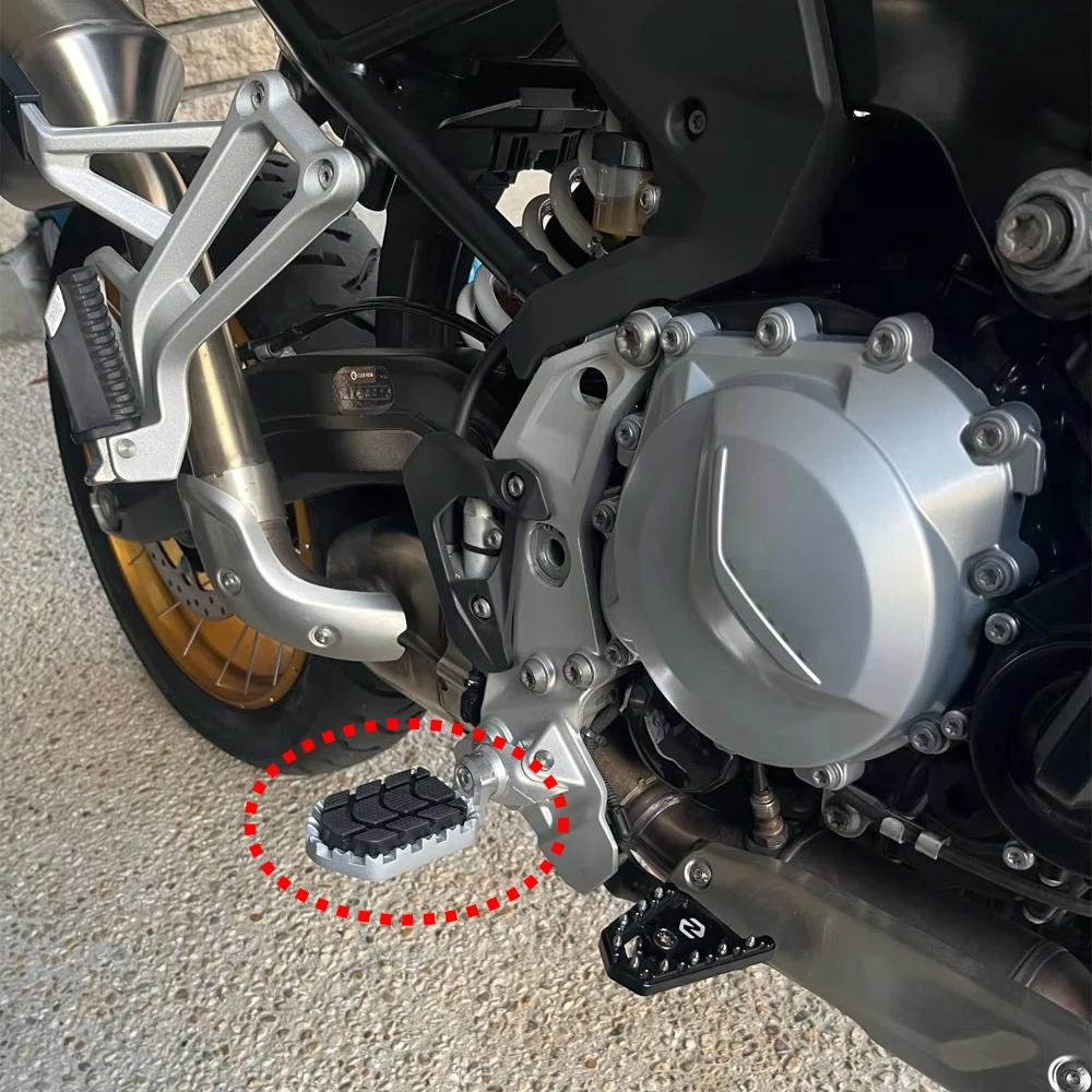 Фото Подножки для мотоциклов BMW R NINET, R1200R, R1200RS, R9T Pure, R1250RS, R1250R, S1000XR, F900R, M1000XR, R12, R1300RS, R1300R №1