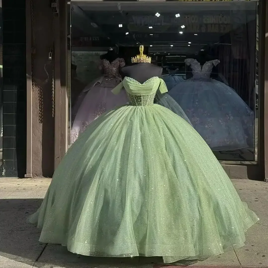 Фото Блестящее платье Quince с кристаллами и шлейфом Вечернее платье Тюлевые платья Quinceanera с бантом Пышные платья с открытыми плечами Sweet 16, платья №5