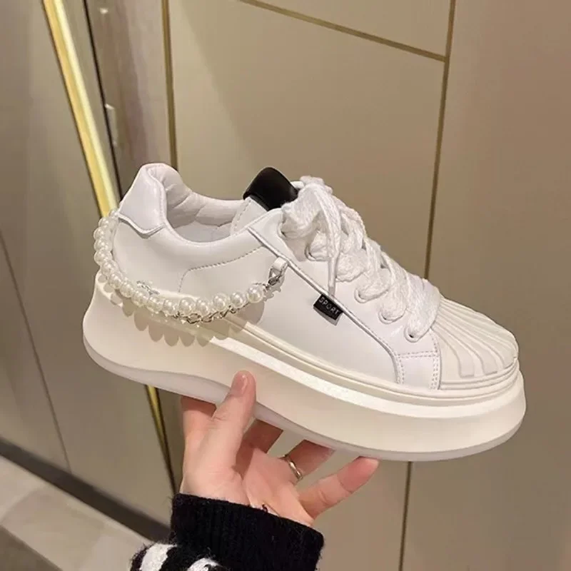 Корейская версия женская спортивная обувь с жемчужной цепочкой растворенная