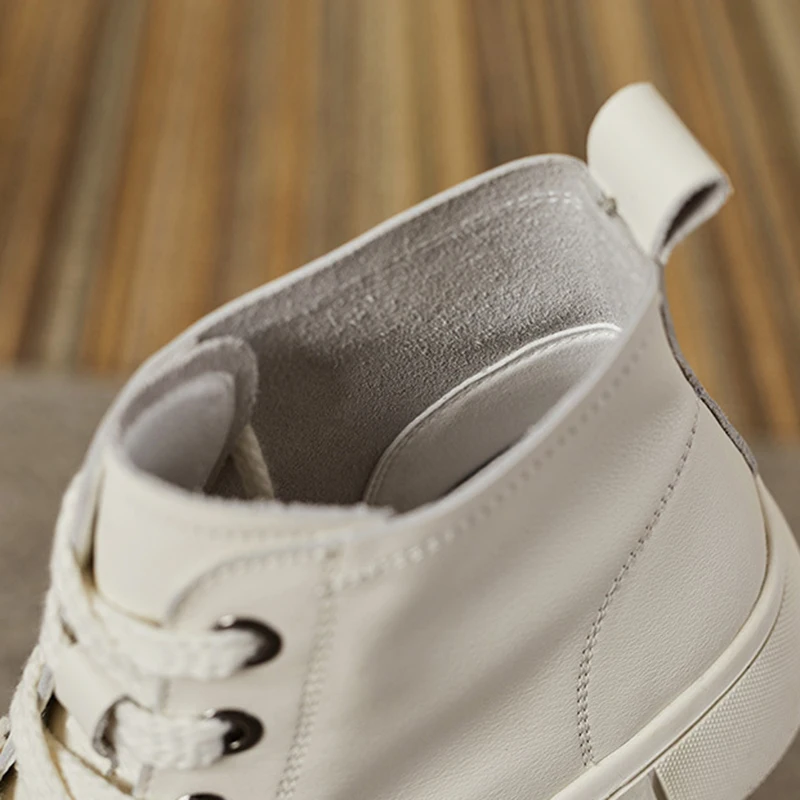 Женские высокие кроссовки натуральная кожа толстая подошва черные белые на