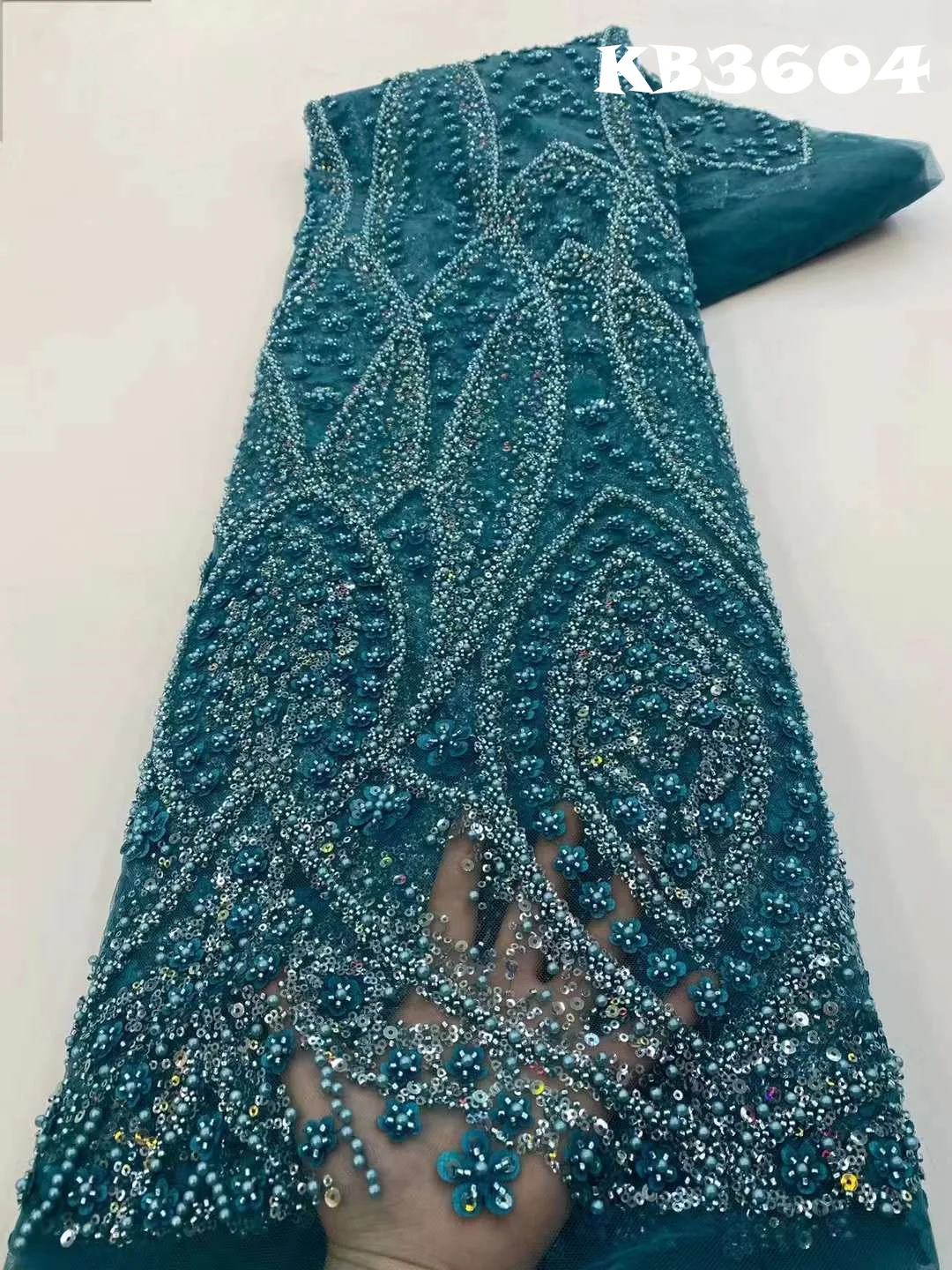 Кружевная ткань с бисером