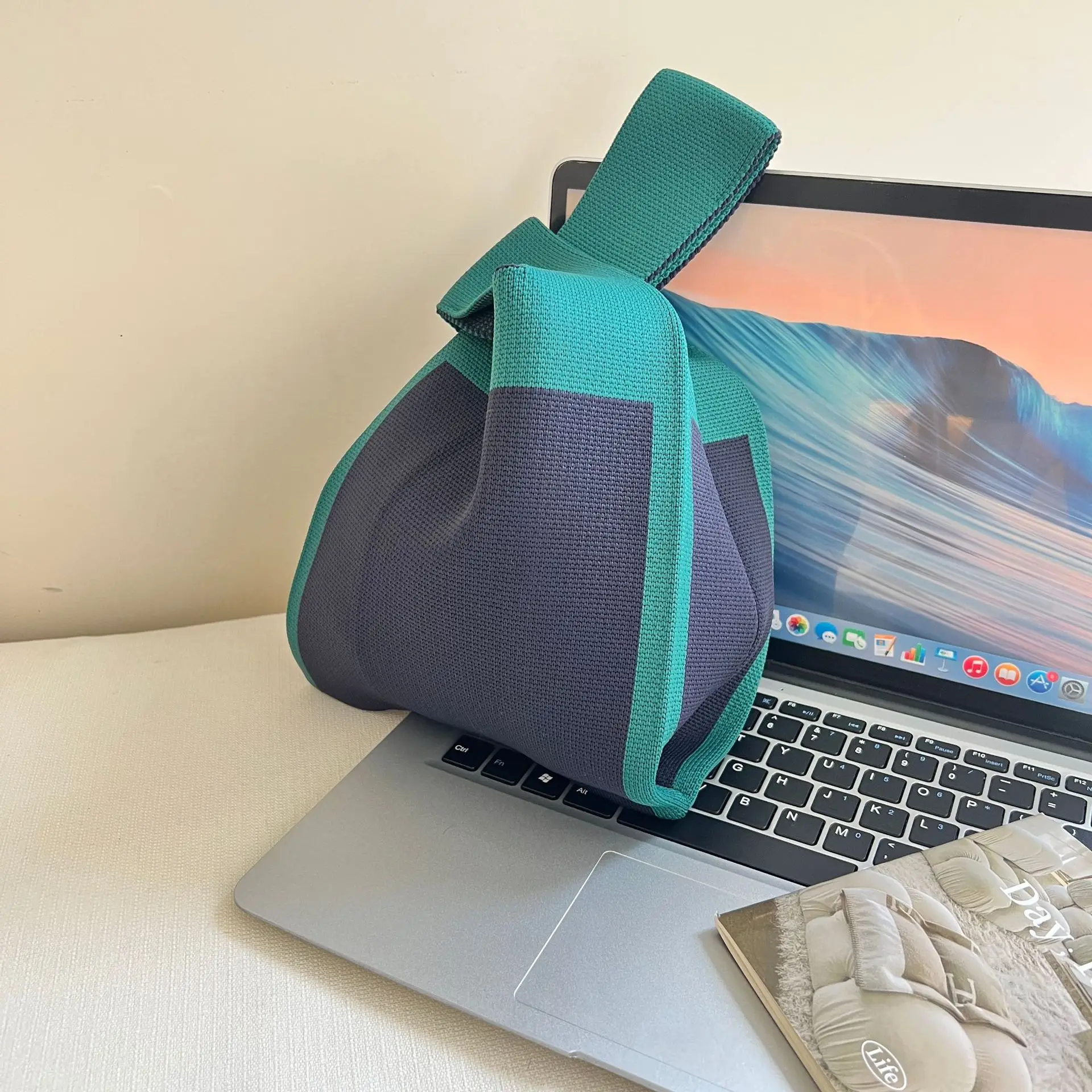 2023 autumn and winter new women's bag Korea Dongmen double-contrast wool knitting knitting single shoulder bag underarm bag