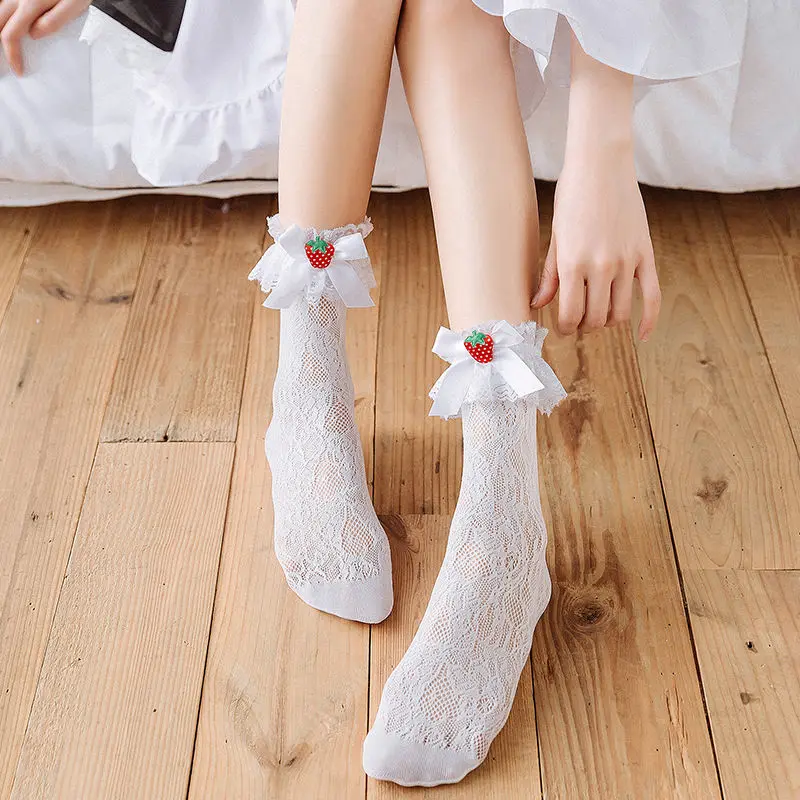 Белые кружевные носки Lolita женские тонкие средней длины с бантом в виде клубники