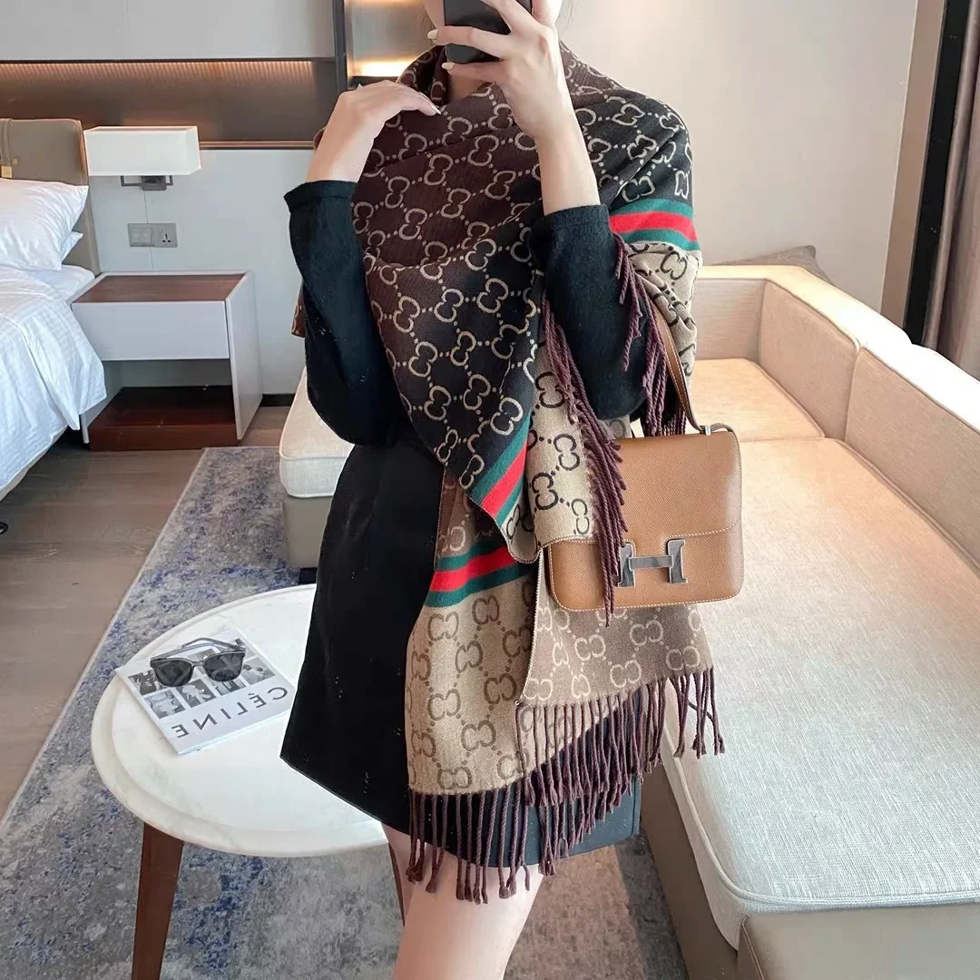 

2023 Fashion Scarf Lady Luxury Shawl Lady Printed Alphabet Warm Cashmere Classic Tassel Scarf Size 180cm Scarf Headscarf