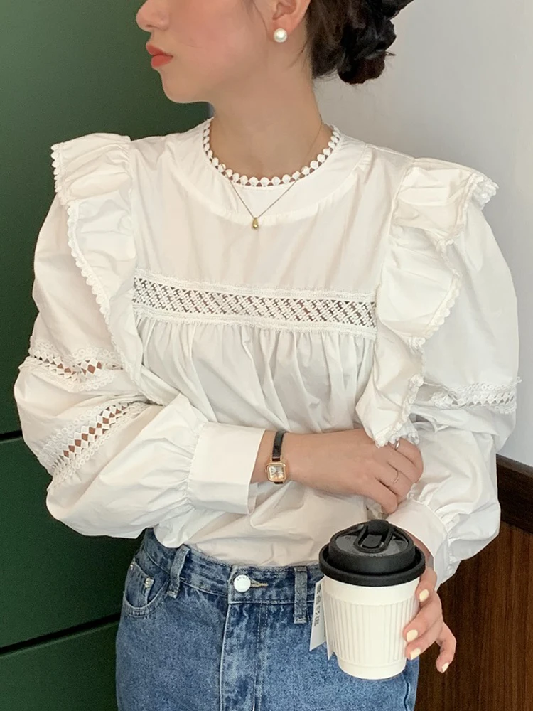 

Early Spring Sweet Age-reducing Women Blouse Solid White Lotus Leaf Puff Sleeves Hollow Hook Flower Top Blusas De Mujer