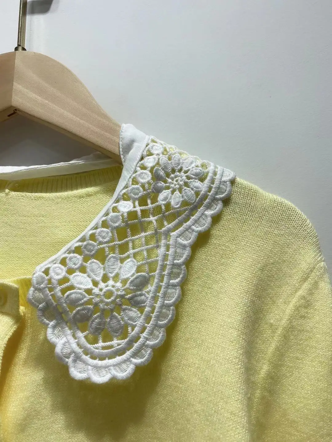 

Women Sweater Hollow Out Lace Turn-down Collar Single Breasted Long Sleeve Knitted Cardigan Coat