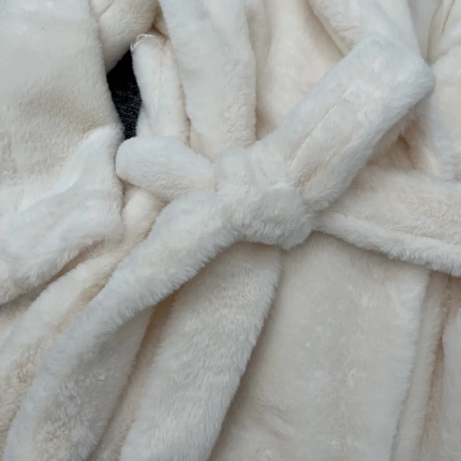 Новое женское пальто Kar&ampOtza 2024 осенне-зимнее с однобортными лацканами и поясом