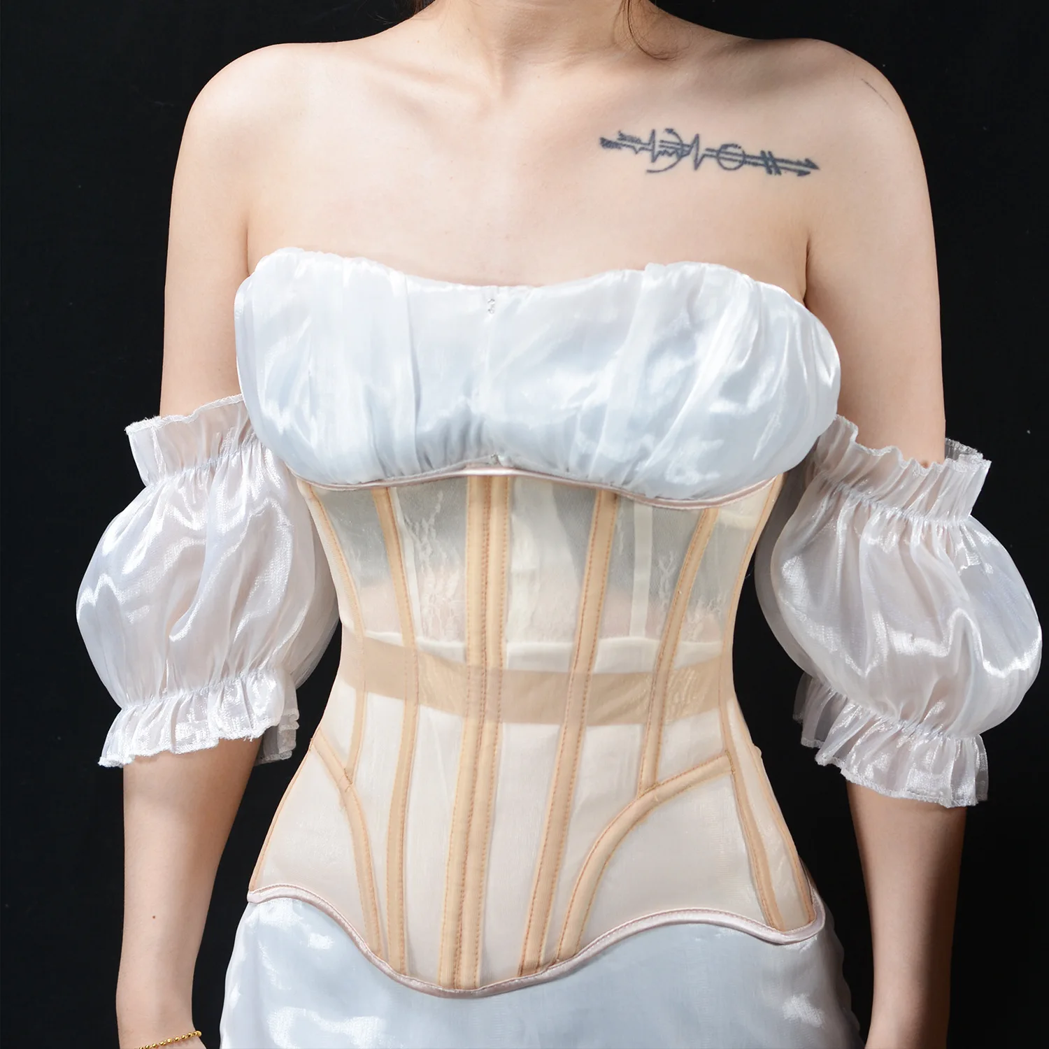 Женский обтягивающий корсет под грудь