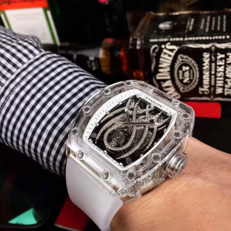 Рисунок 4 - Мужские часы с квадратным циферблатом