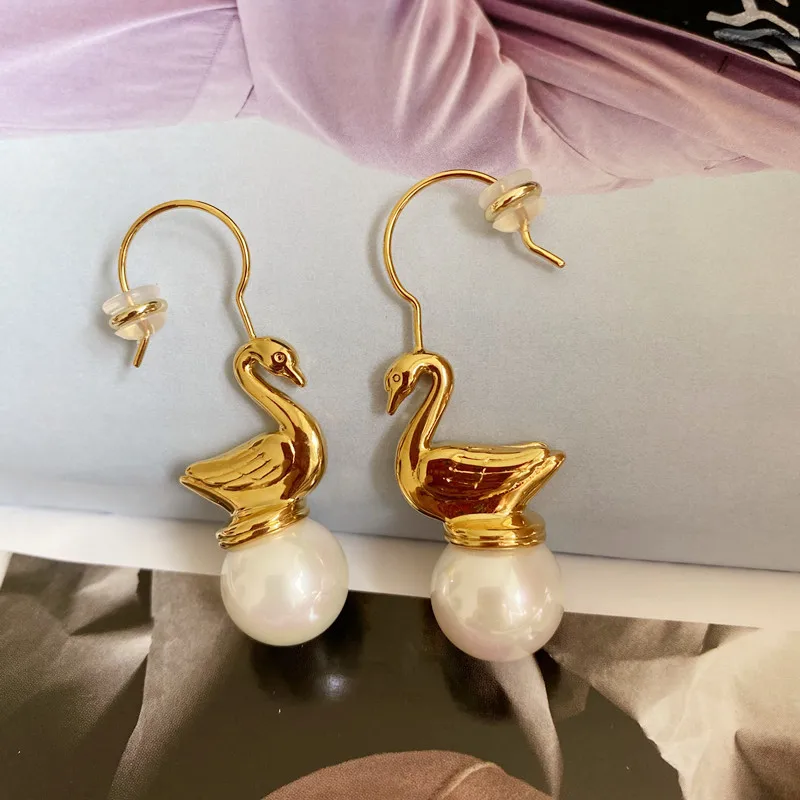 

Elegant Lines Colorful Light Shell Pearls Swan Earrings Ear Studs Jewelry for Women