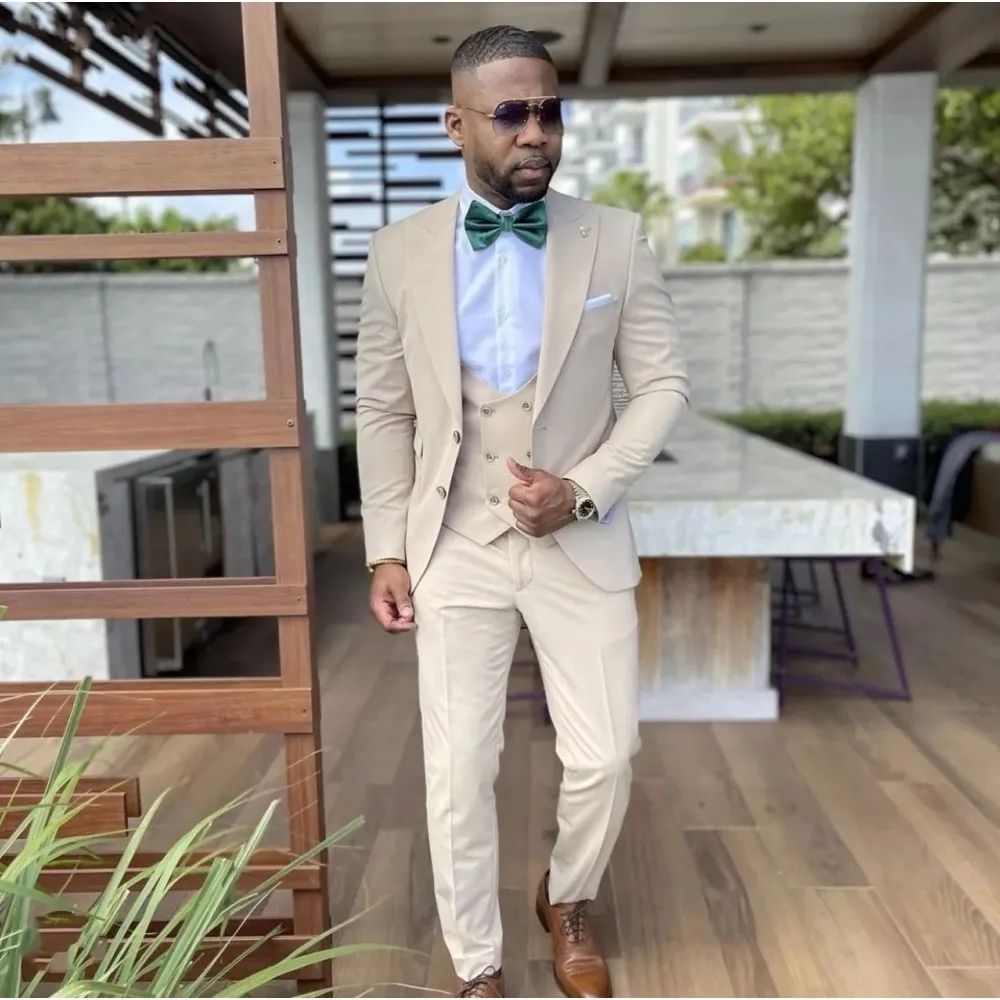 Костюм облегающий мужской бежевый из 3 предметов Свадебный блейзер с заостренным