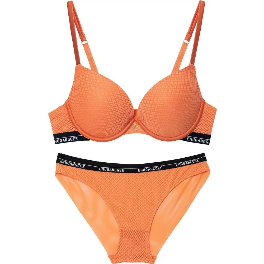 Комплект женского нижнего белья с чашками пуш-ап и глубоким V-образным вырезом