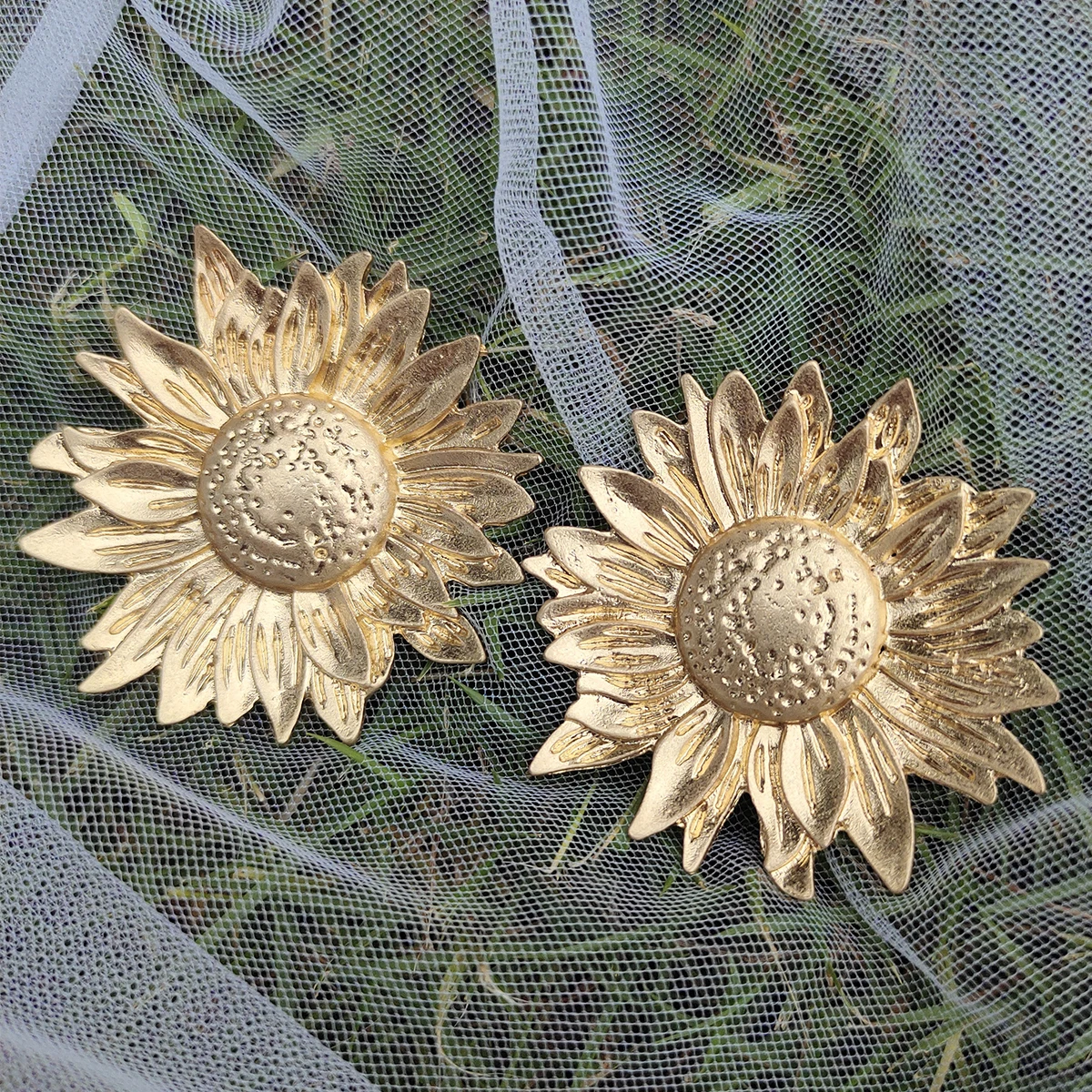 

Best Lady Trend Metal Big Sunflower Flower Earrings Women's Exaggerated Retro Stud Earrings Banquet Wedding Jewelry Accessories