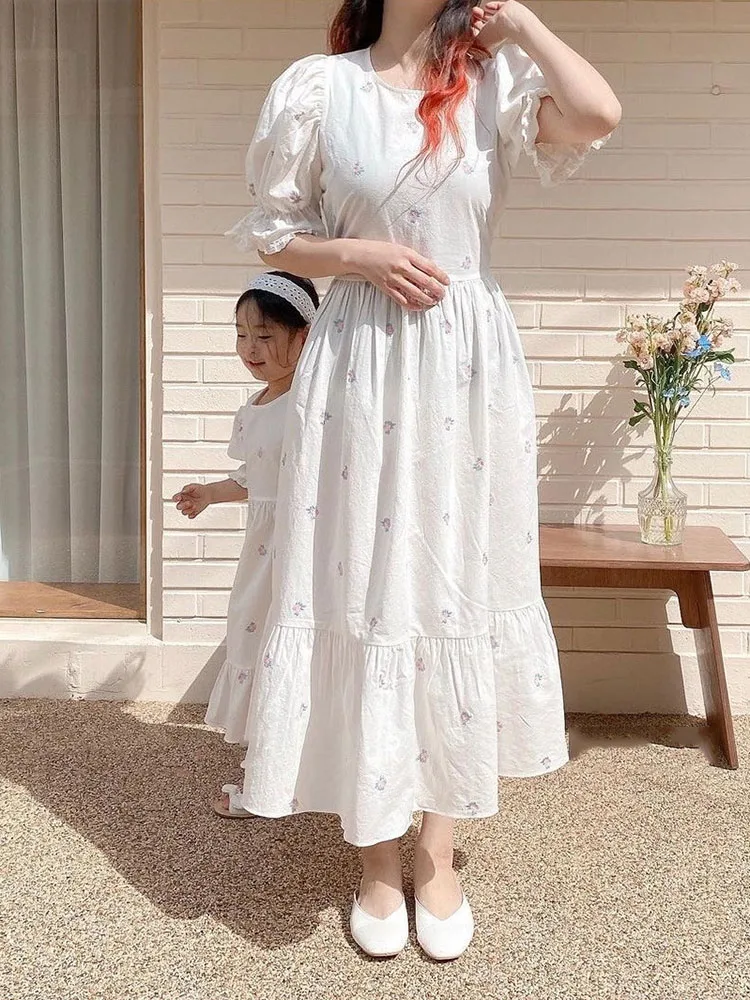 

Fried Street Parent-child Dress Summer Girls Embroidered Flowers Waist Puff Sleeve Dress Mother and Daughter Dress Summer