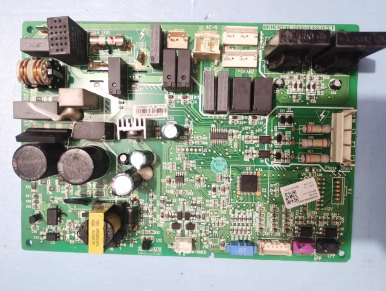 

1pc used Gree Air conditioning Board 30224000099 Board WZ4535M GRZW45-A1