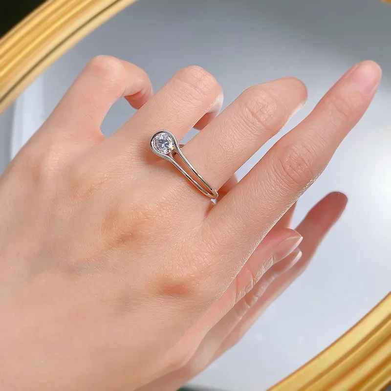 Женское ювелирное изделие из серебра 925 пробы с круглым вырезом