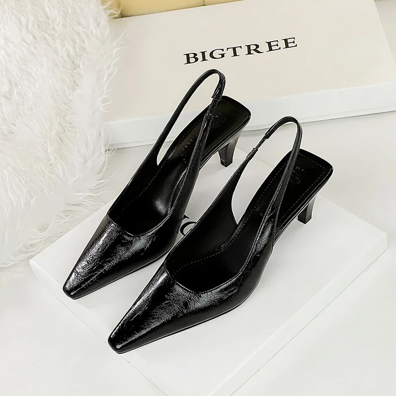 Женские туфли-лодочки с острым носком на высоком каблуке осень 2024