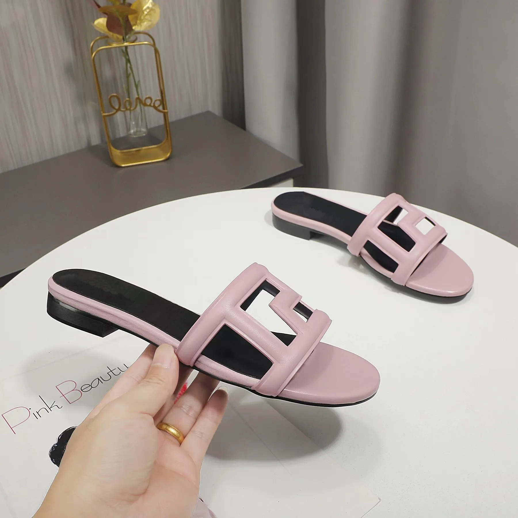 23 Round head flat leather slippers embossed hollowed-out cow leather upper and sheepskin lining are fashionable and comfortable